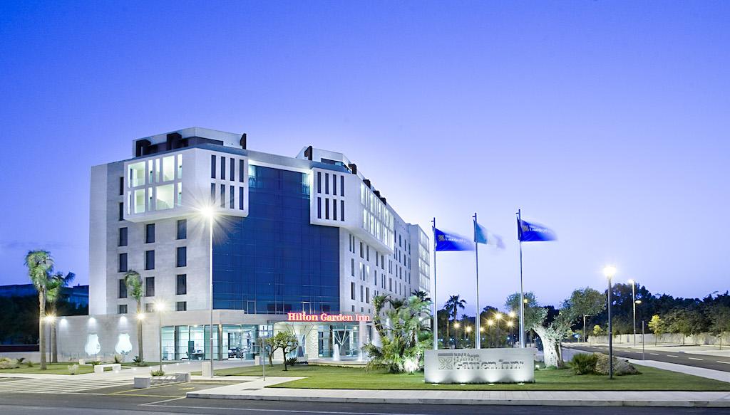 Immagine di sfondo della pagina Garibaldi Hotels cresce in Puglia
