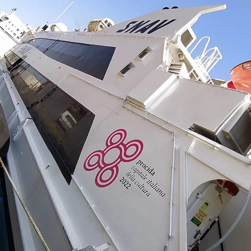 Immagine di sfondo della pagina SNAV partner di Procida Capitale 2022