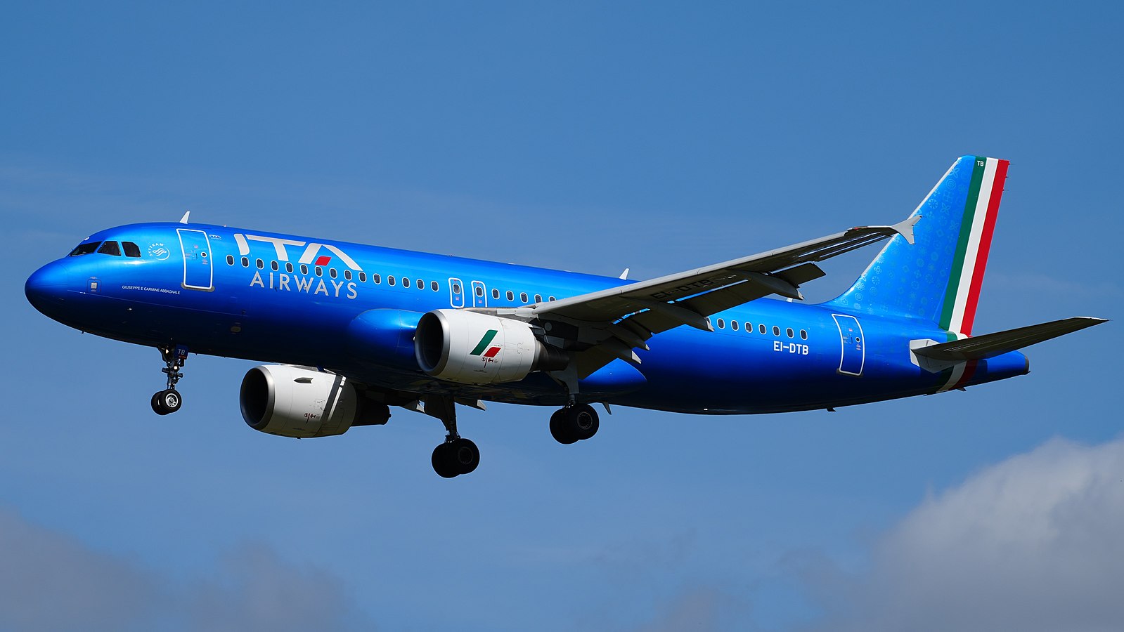 Immagine di sfondo della pagina Il programma fedeltà di ITA Airways Volare festeggia il suo terzo compleanno e raggiunge tre milioni di iscritti