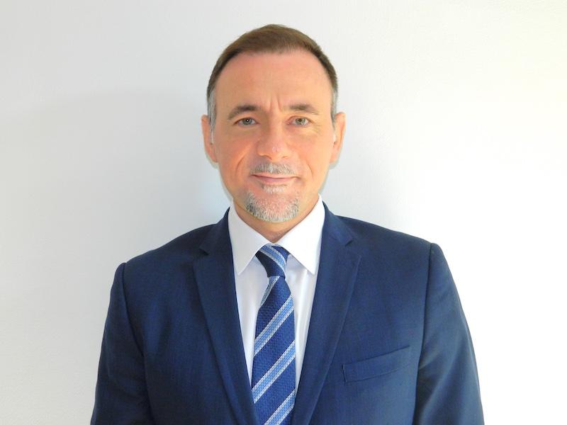 Immagine di sfondo della pagina Go World, Petrelli area manager Milano