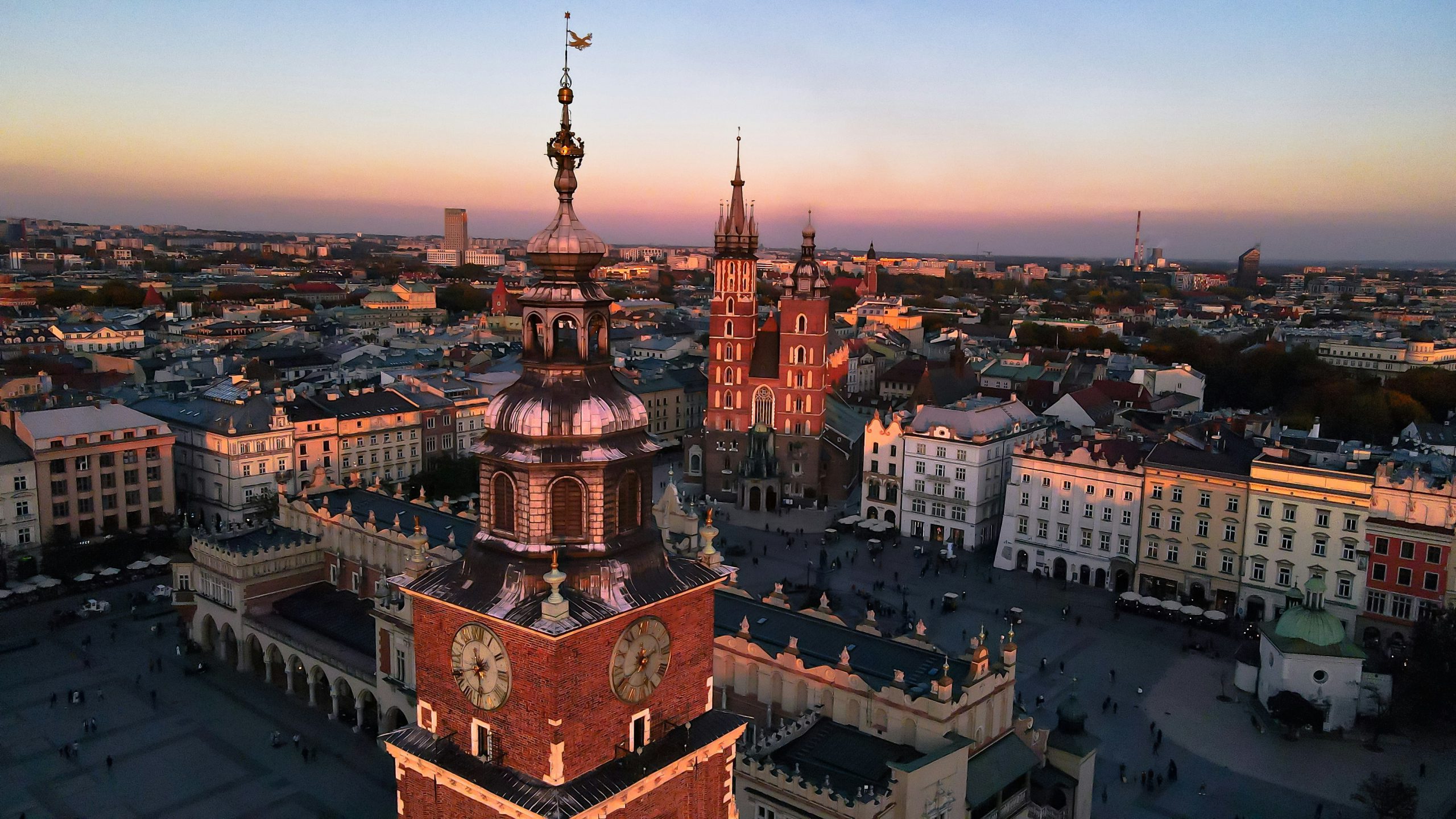 Immagine di sfondo della pagina Scopri la Polonia con Ernesto Travel in un webinar esclusivo per agenti di viaggio e operatori del turismo
