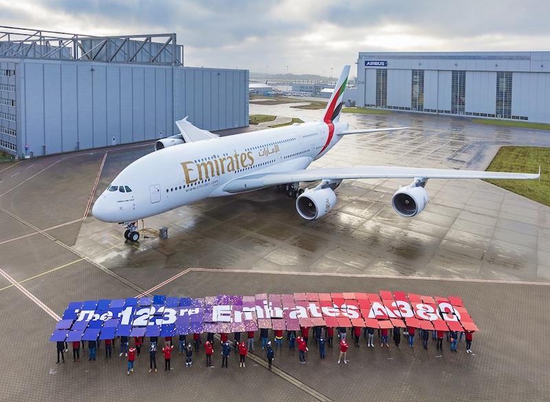 Immagine di sfondo della pagina Emirates completa la sua flotta di A380