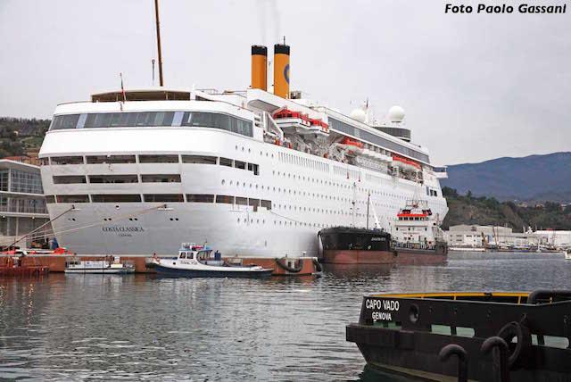 Immagine di sfondo della pagina Costa Crociere saluta Costa Classica