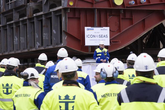 Immagine di sfondo della pagina Royal Caribbean, ad autunno Icon of the Seas