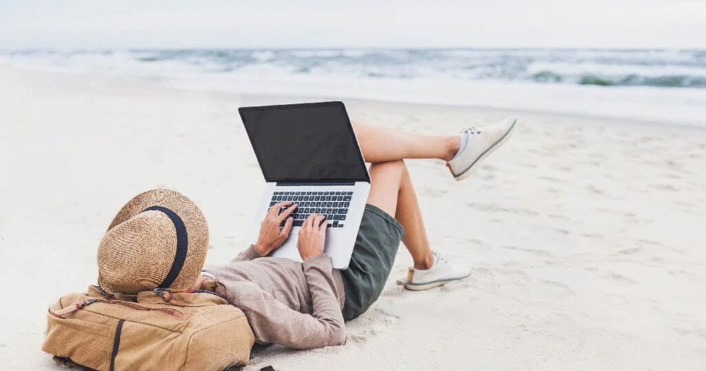 Immagine Formazione e mobilità: come i professionisti italiani imparano e lavorano anche in viaggio