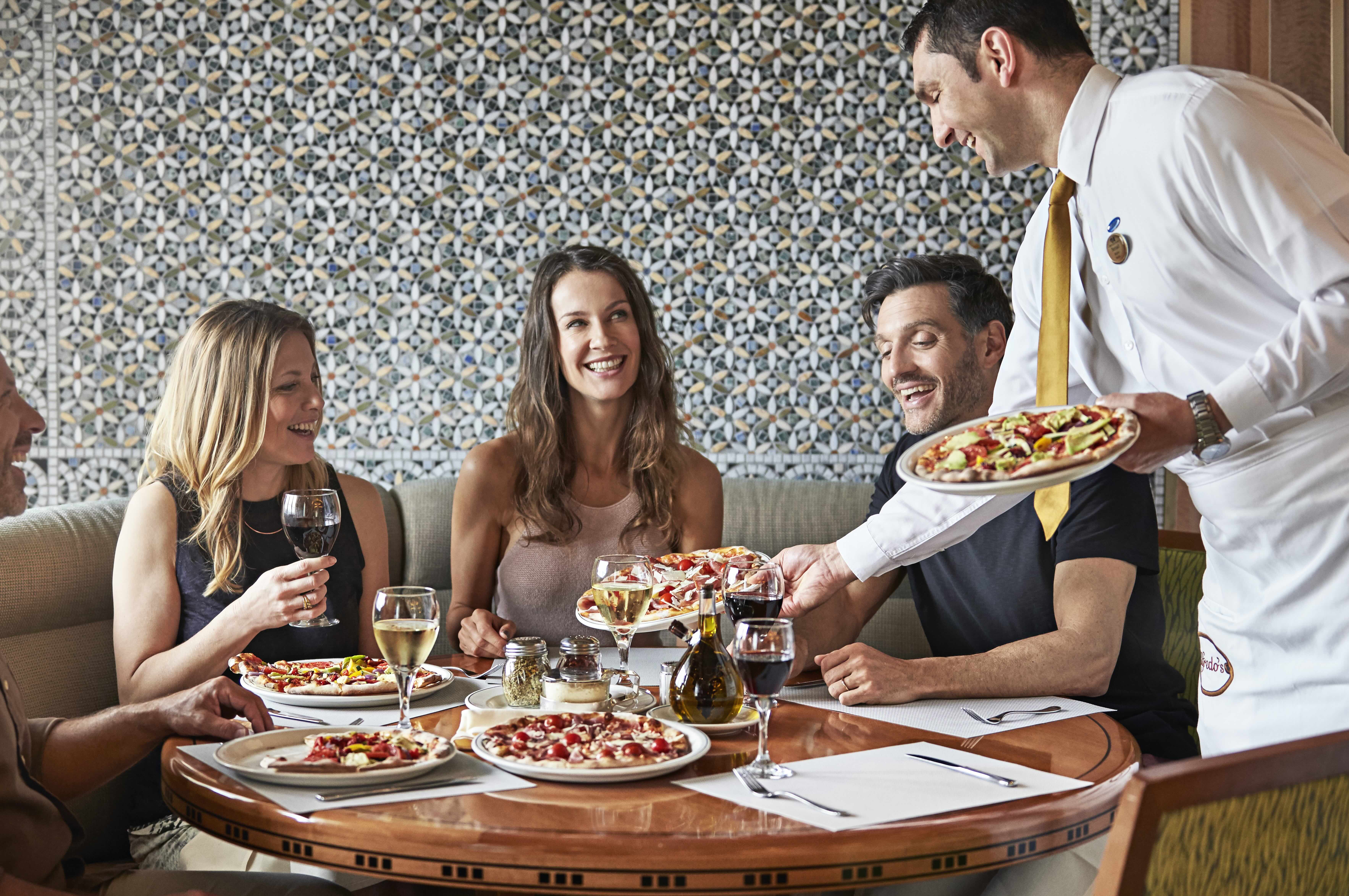 Immagine di sfondo della pagina Alfredo’s, sapori di "casa" in crociera. La pizzeria di bordo che porta l’Italia sulla Sun Princess