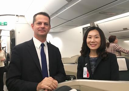 Immagine di sfondo della pagina Cathay Pacific presenta il suo A350-900