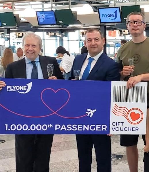 Immagine di sfondo della pagina FLYONE Armenia celebra il milione di passeggeri