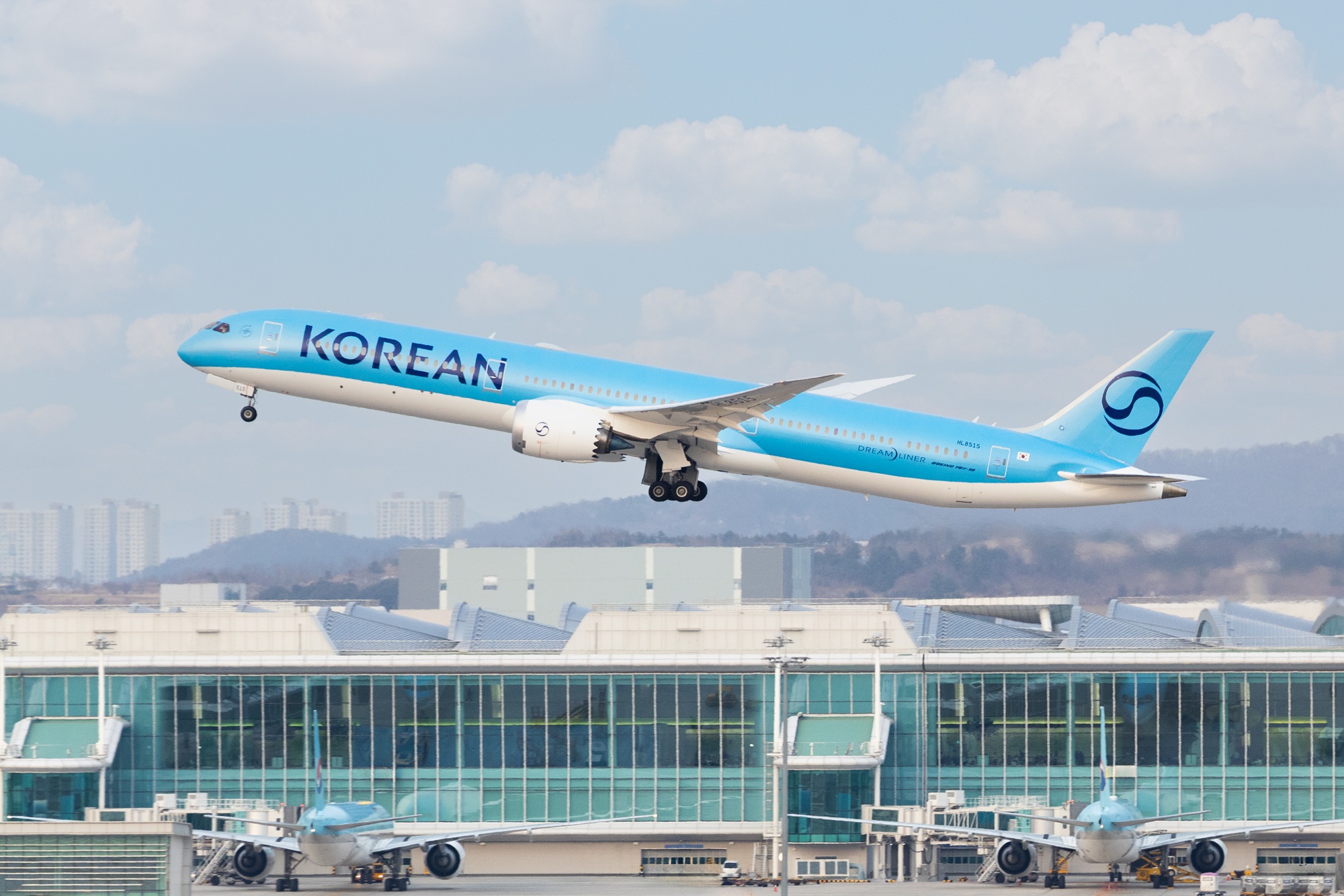 Immagine di sfondo della pagina Korean Air chiude il secondo trimestre 2025 con ricavi stabili ma profitti operativi in calo