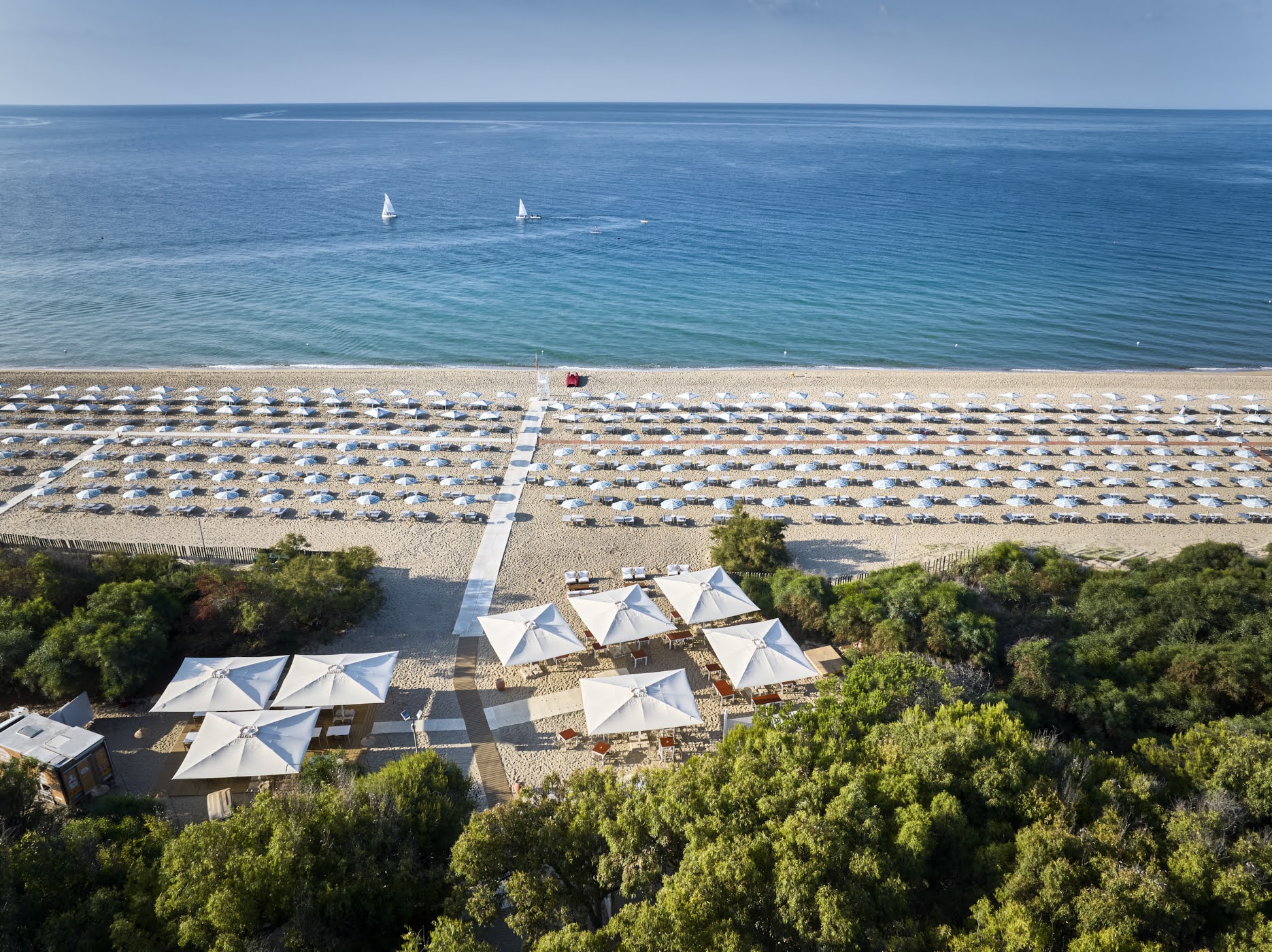 Immagine di sfondo della pagina Bluserena,  le ultime disponibilità per le vacanze estive al mare