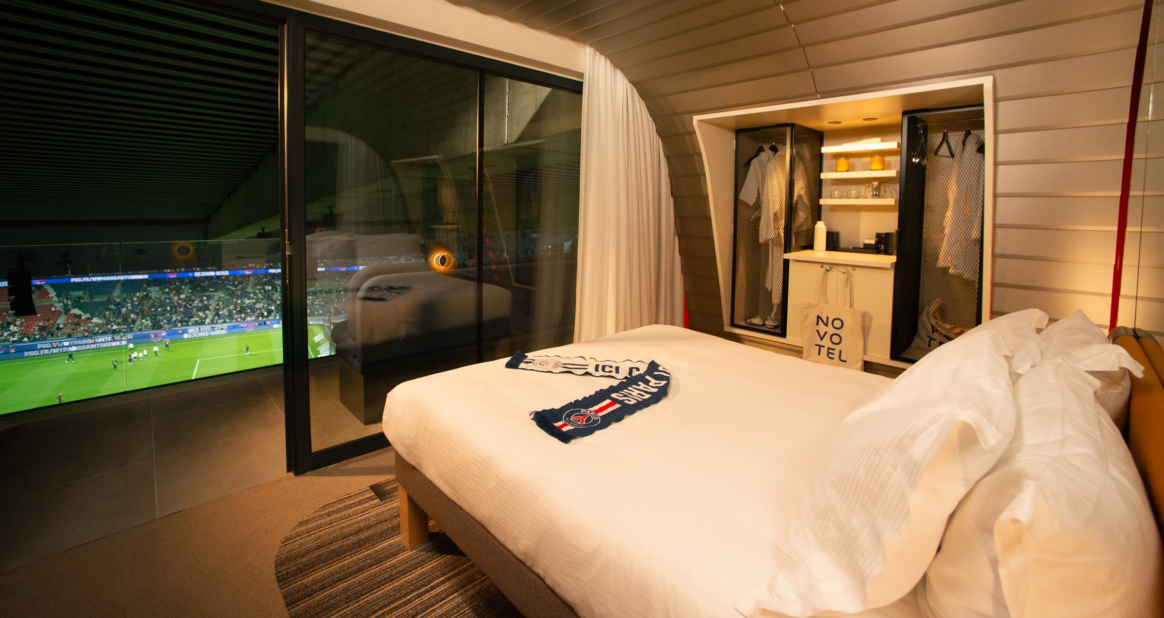 Immagine di sfondo della pagina Novotel e ALL: la prima camera d’hotel dentro lo stadio del Paris Saint-Germain