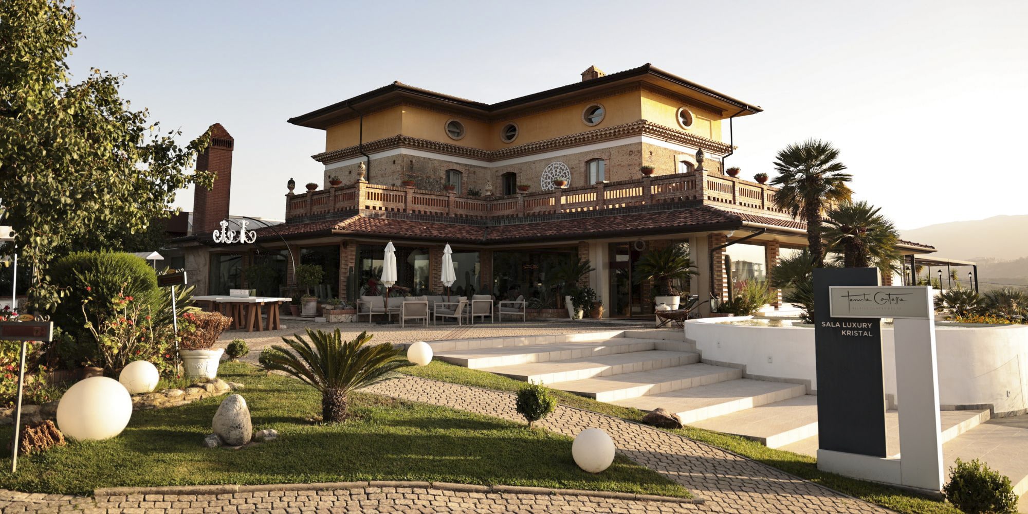 Immagine di sfondo della pagina UNA Hotels debutta in Calabria con Tenuta Contessa Farm & SPA Cosenza