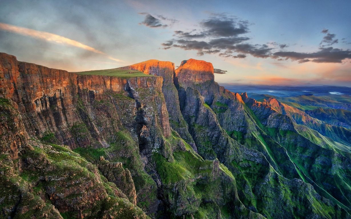 Immagine di sfondo della pagina Sudafrica, tutta un’altra montagna: dalle Drakensberg alle Cederberg, l’avventura è d’alta quota