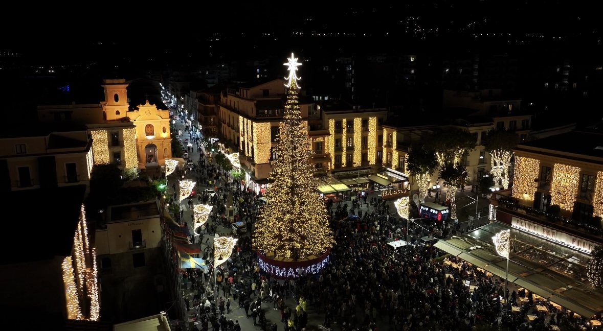 Immagine di sfondo della pagina Sorrento celebra il Capodanno tra tradizioni, musica e spettacoli