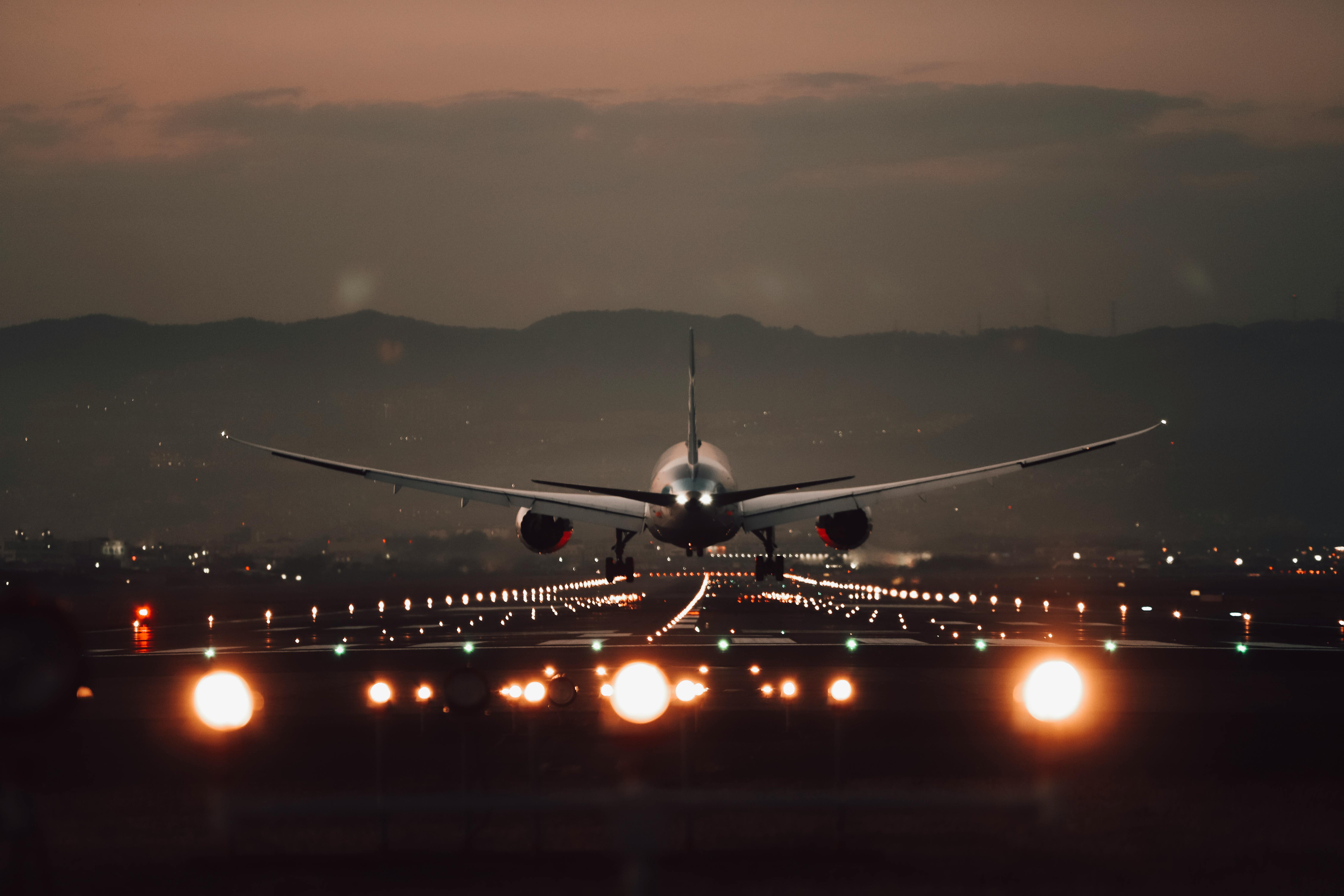 Immagine di sfondo della pagina Aeroporti di Verona e Brescia: bilancio 2024 in utile e passeggeri in crescita