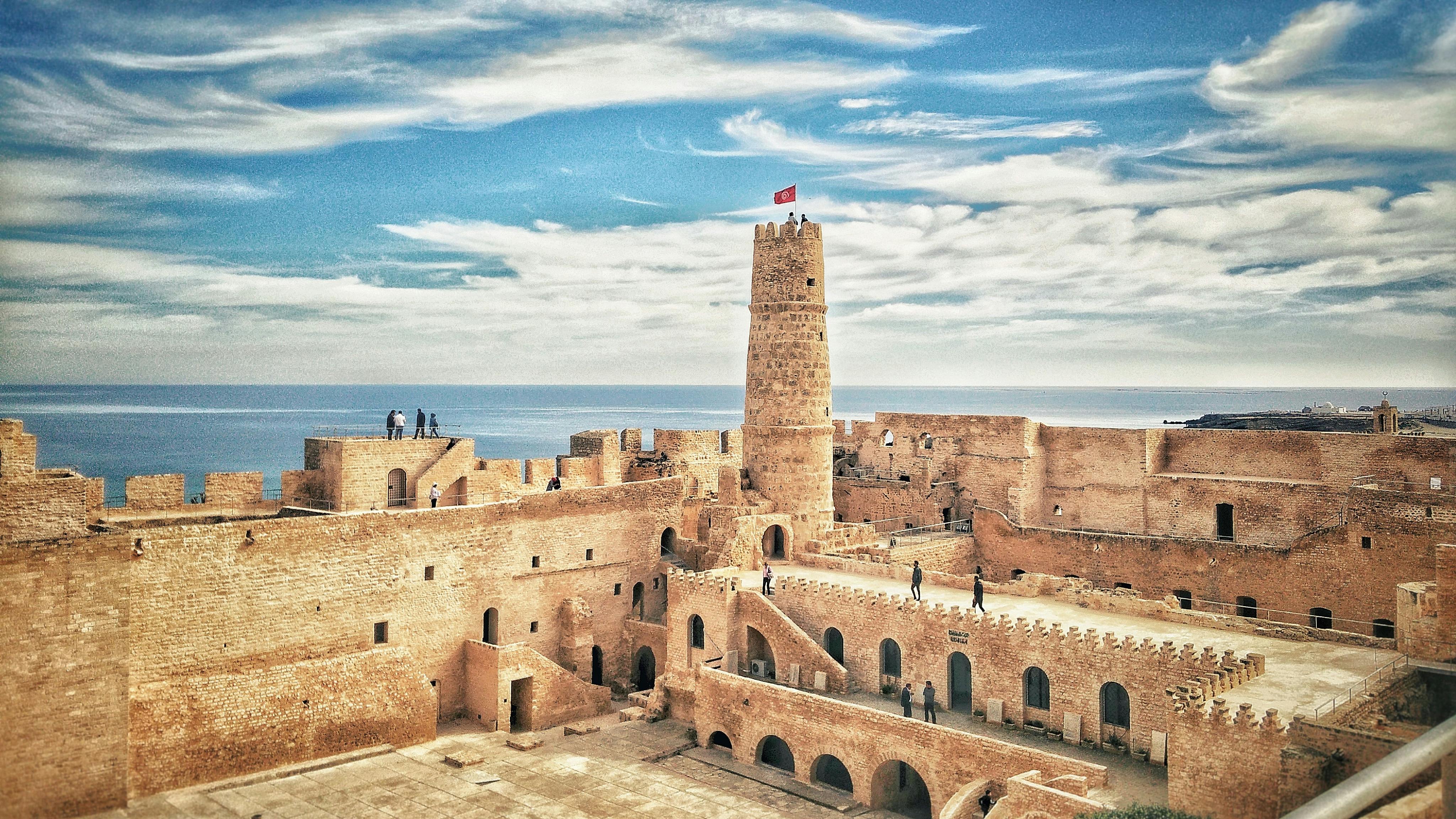 Immagine di sfondo della pagina Turismo tunisino in espansione: +11% di arrivi e focus su sostenibilità e diversificazione