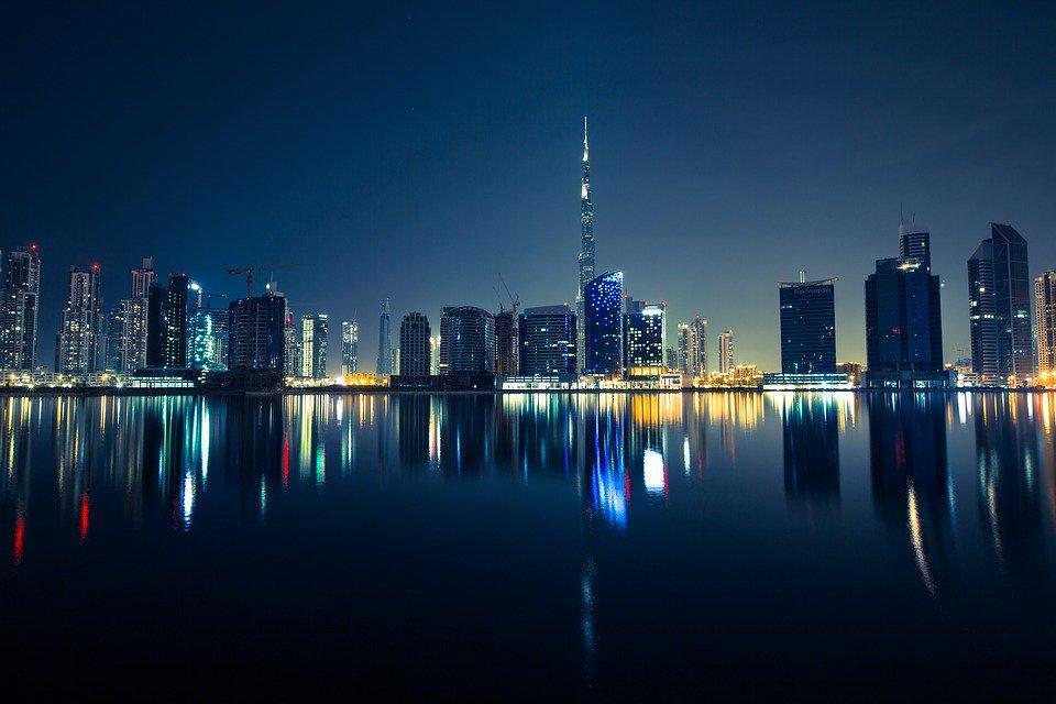 Immagine di sfondo della pagina Columbus Vacanze, riflettori su Dubai Expo 2020