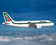 Immagine di sfondo della pagina Alitalia verso l’ora  della verità con il progetto Fenice. Oggi incontro con i sindacati