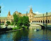 Immagine di sfondo della pagina Cresce il turismo in Spagna