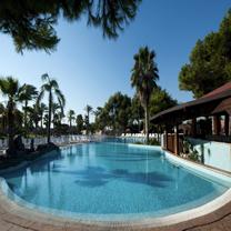 Immagine di sfondo della pagina Mare Italia 2014, nuovo Nicolaus Village Barone di mare a Torre dell'Orso