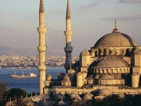 Immagine di sfondo della pagina La Toscana guarda alla Turchia. Positivi i dati del volo Pisa Istanbul 