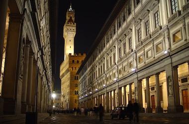 Immagine di sfondo della pagina Agli Uffizi con l'Hotel Brunelleschi, il B&B Palazzo Ruspoli e gli Appartamenti Art&Luxury