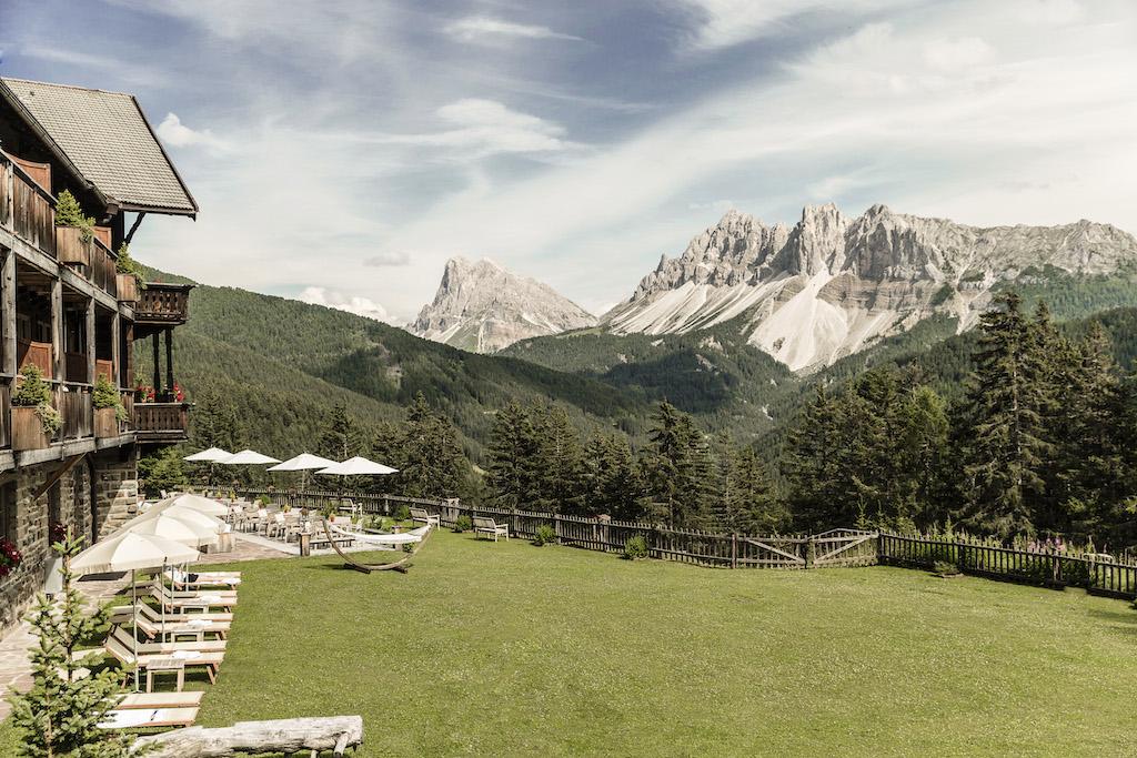 Immagine di sfondo della pagina Forestis, il nuovo luxury retreat delle Dolomiti