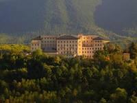 Immagine di sfondo della pagina Con il Grand Hotel Palazzo della Fonte alla scoperta della Strada del Vino Cesanese a Fiuggi