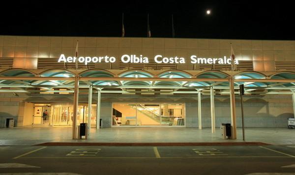 Immagine di sfondo della pagina Olbia, l'aeroporto punta alla ripresa