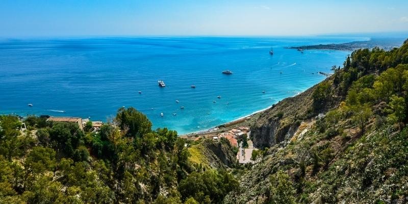 Immagine di sfondo della pagina HotelsCombined,  Italia tra le mete preferite