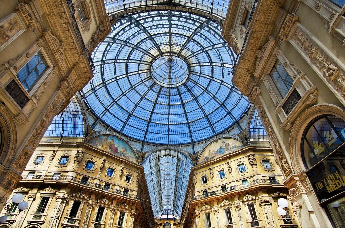 Immagine di sfondo della pagina A spasso con Milano Card...