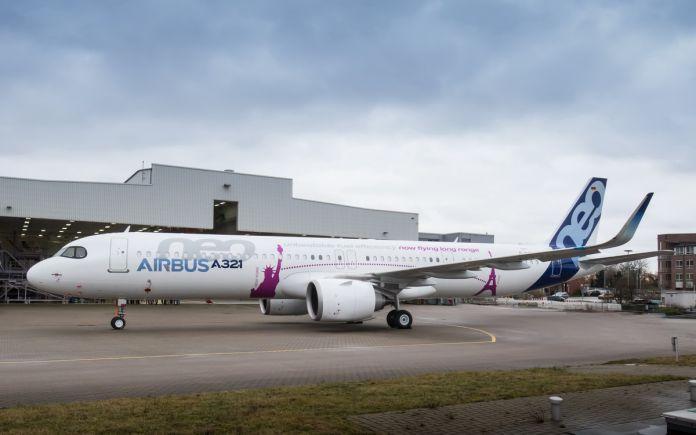Immagine di sfondo della pagina Airbus, roll out del primo A321neo ACF