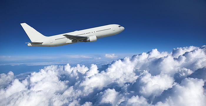 Immagine di sfondo della pagina Come risparmiare sul biglietto aereo: 5 consigli utili per famiglie suggeriti da Bimboinviaggio.com