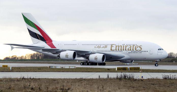 Immagine di sfondo della pagina Emirates amplia la flotta: 36 nuovi A380