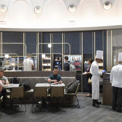 Immagine di sfondo della pagina Plaza Premium Lounge, partnership con PressReader