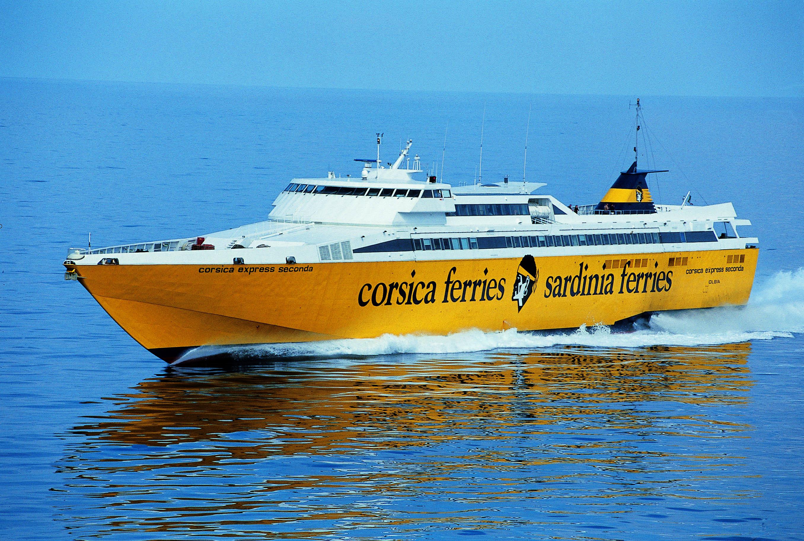 Immagine di sfondo della pagina Corsica Sardinia Elba Ferries: sconti fino al 50%