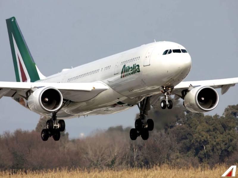 Immagine di sfondo della pagina Alitalia, triplicati i voli Roma-Reggio Calabria