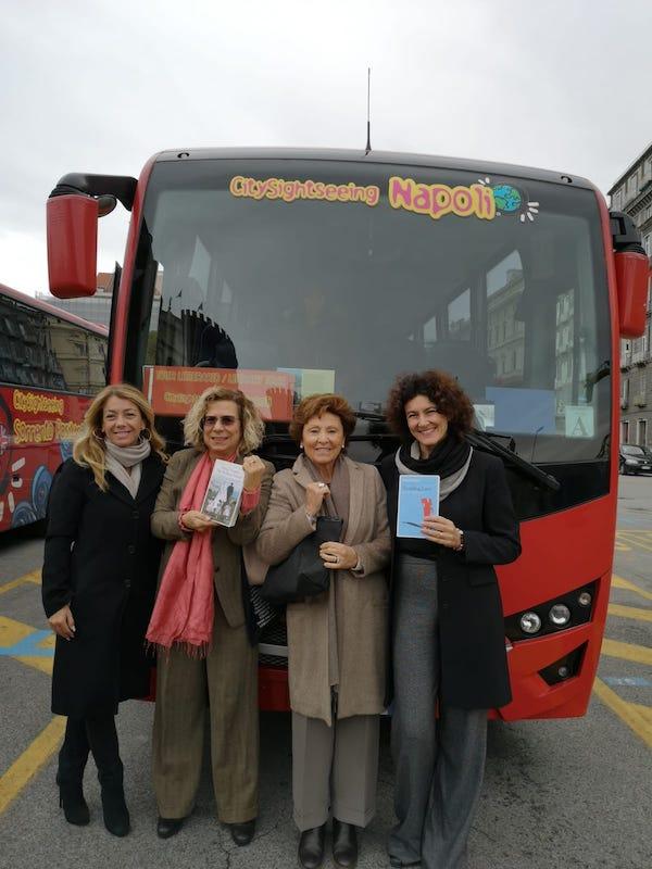Immagine di sfondo della pagina City sightseeing Napoli: ecco il BiblioBus 