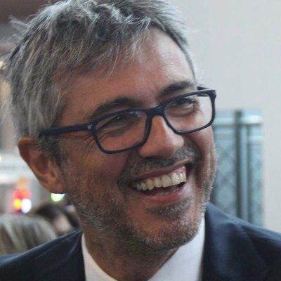 Immagine di sfondo della pagina Booking.com diventa partner di Alitalia