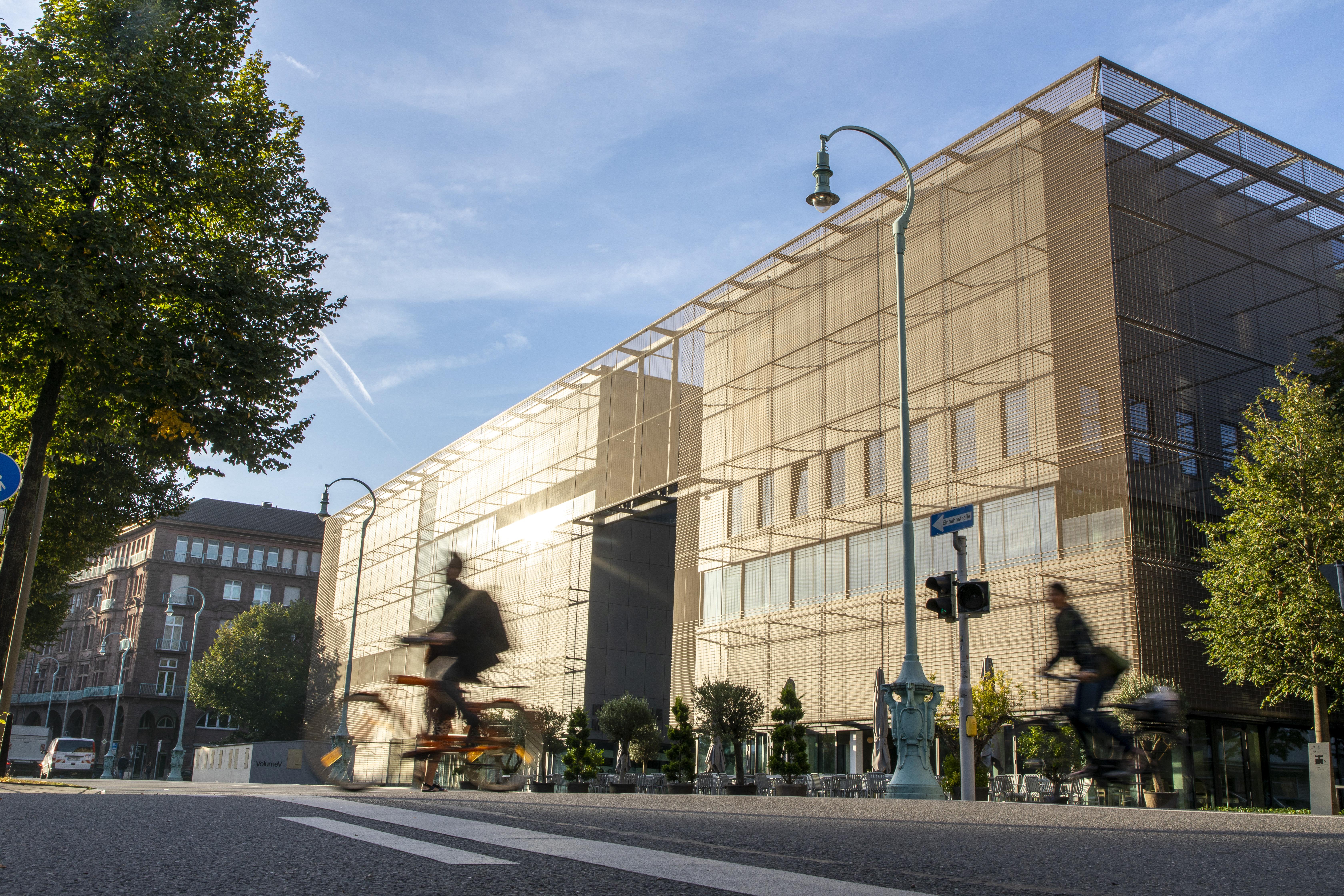 Immagine di sfondo della pagina La Germania celebra i 100 anni del Bauhaus