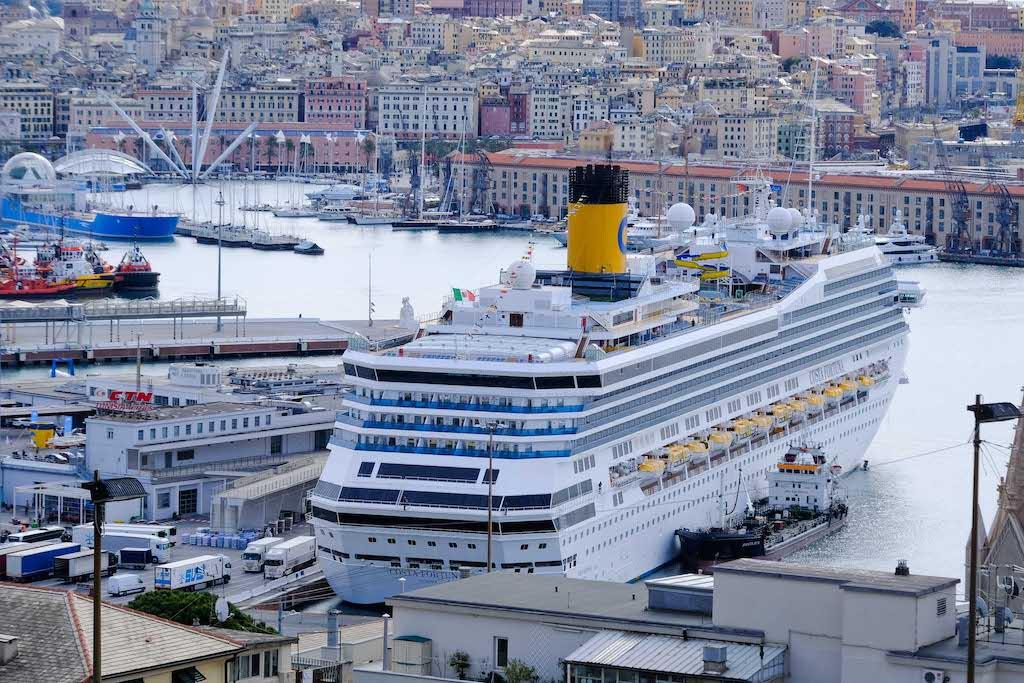 Immagine di sfondo della pagina Costa Crociere torna a Genova