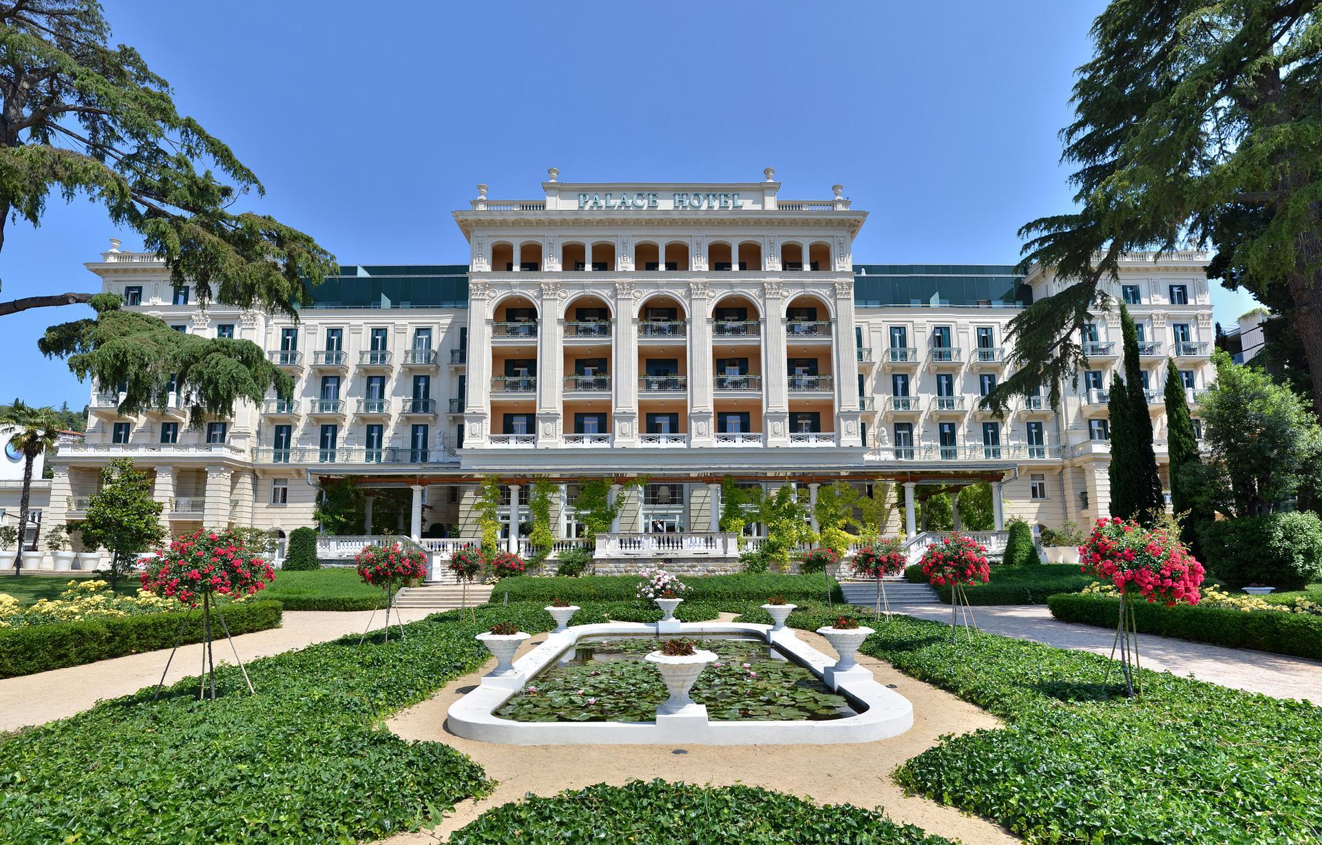 Immagine di sfondo della pagina Nuovi pacchetti per il Kempinski Palace Portoroz 