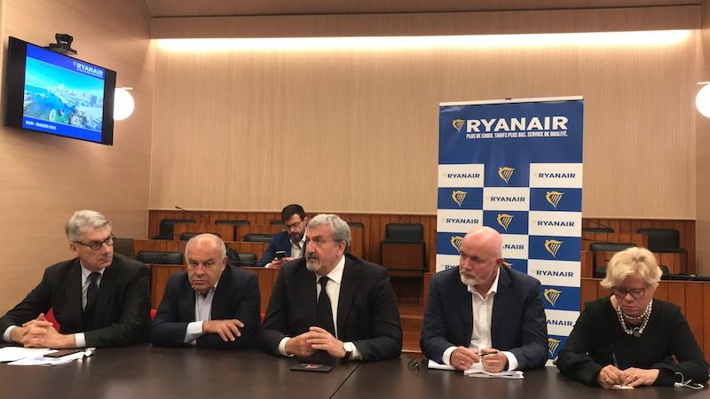 Immagine di sfondo della pagina Ryanair, nuova rotta Bari-Cuneo