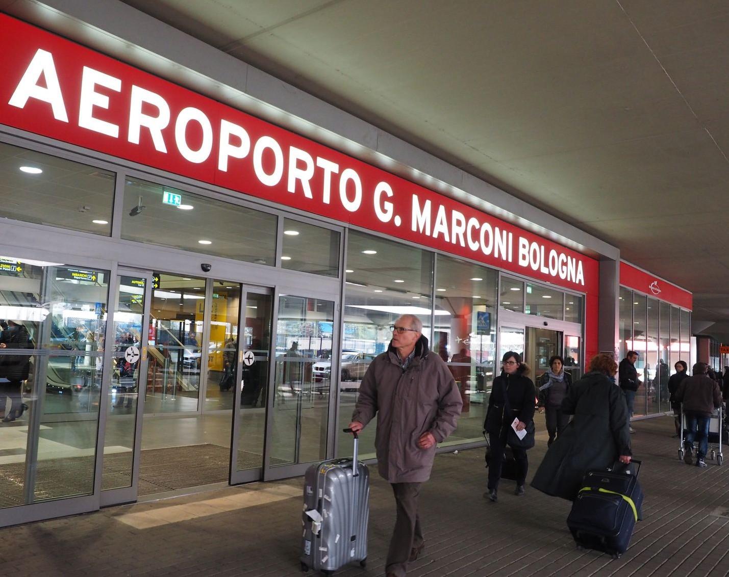 Immagine di sfondo della pagina Numeri ok per l'aeroporto di Bologna