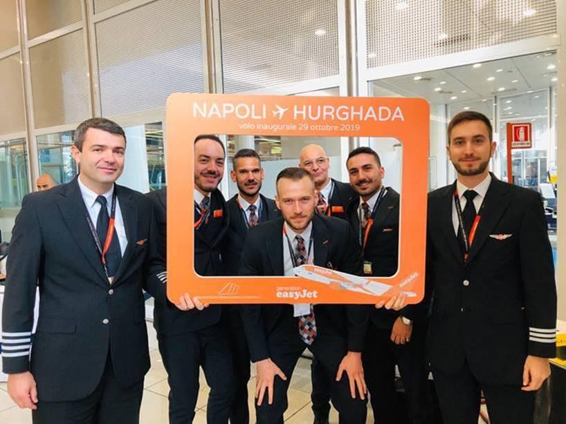 Immagine di sfondo della pagina easyJet, da Napoli 1° volo per Hurghada