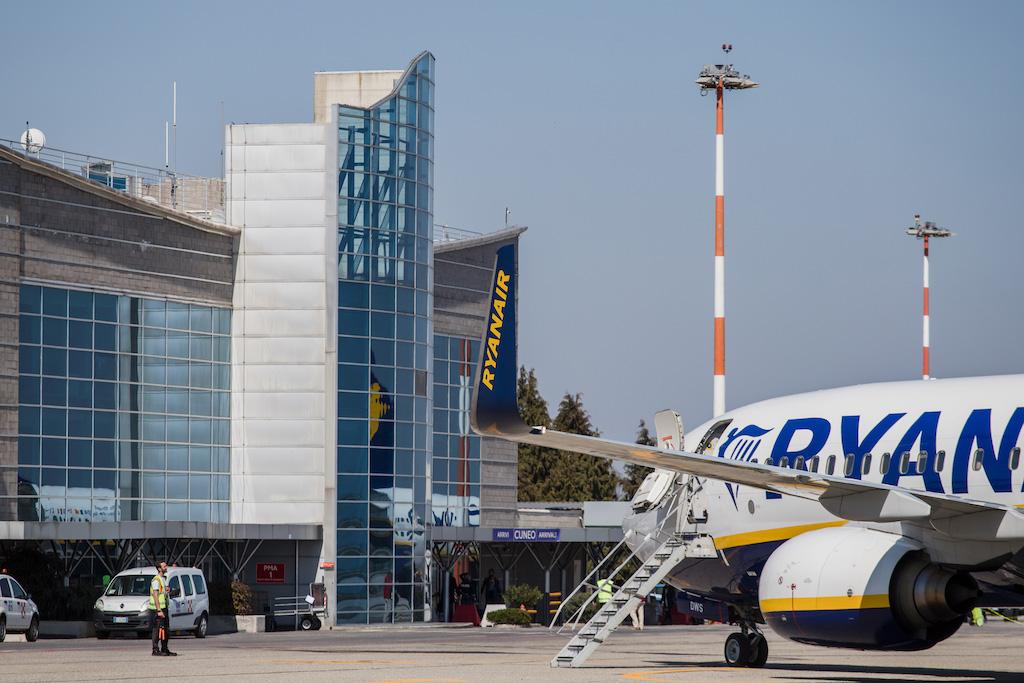 Immagine di sfondo della pagina Aeroporto di Cuneo, nuova tratta per Bari