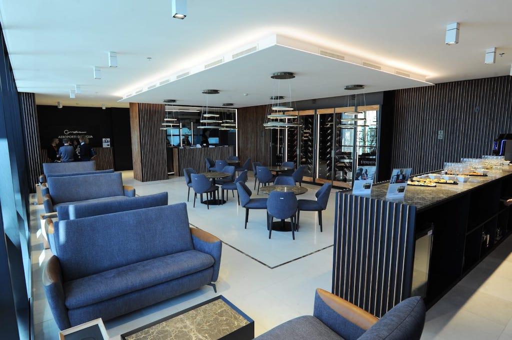 Immagine di sfondo della pagina Aeroporto Bari, inaugurata la Vip Lounge