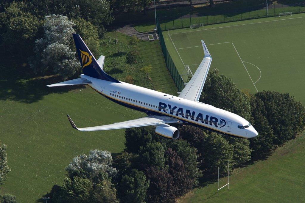 Immagine di sfondo della pagina Ryanair, accordo con Rentalcars.com 