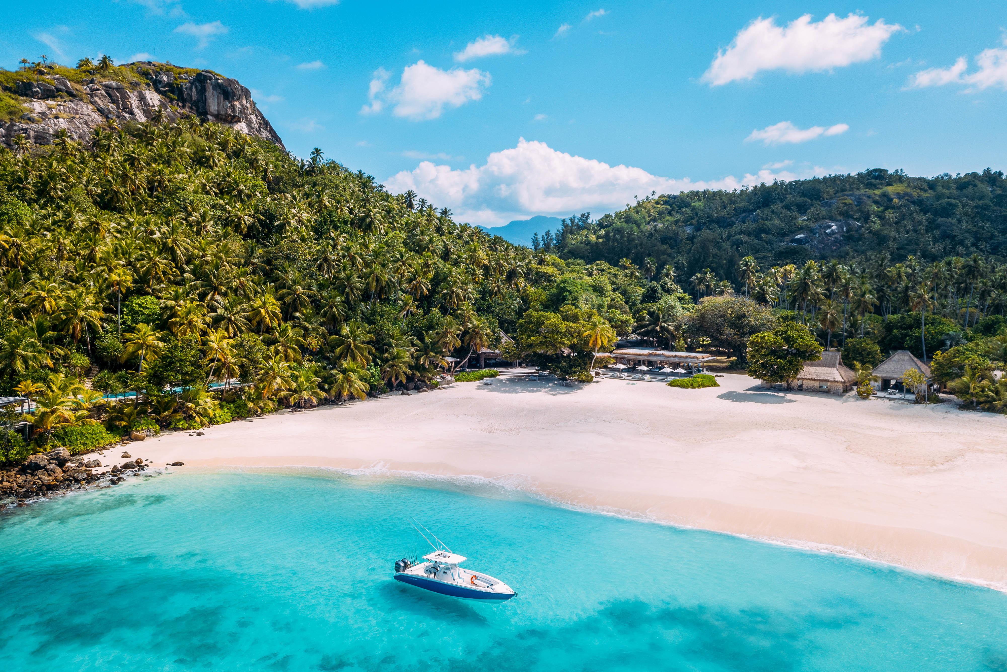 Immagine di sfondo della pagina The Luxury Collection sbarca alle Seychelles
