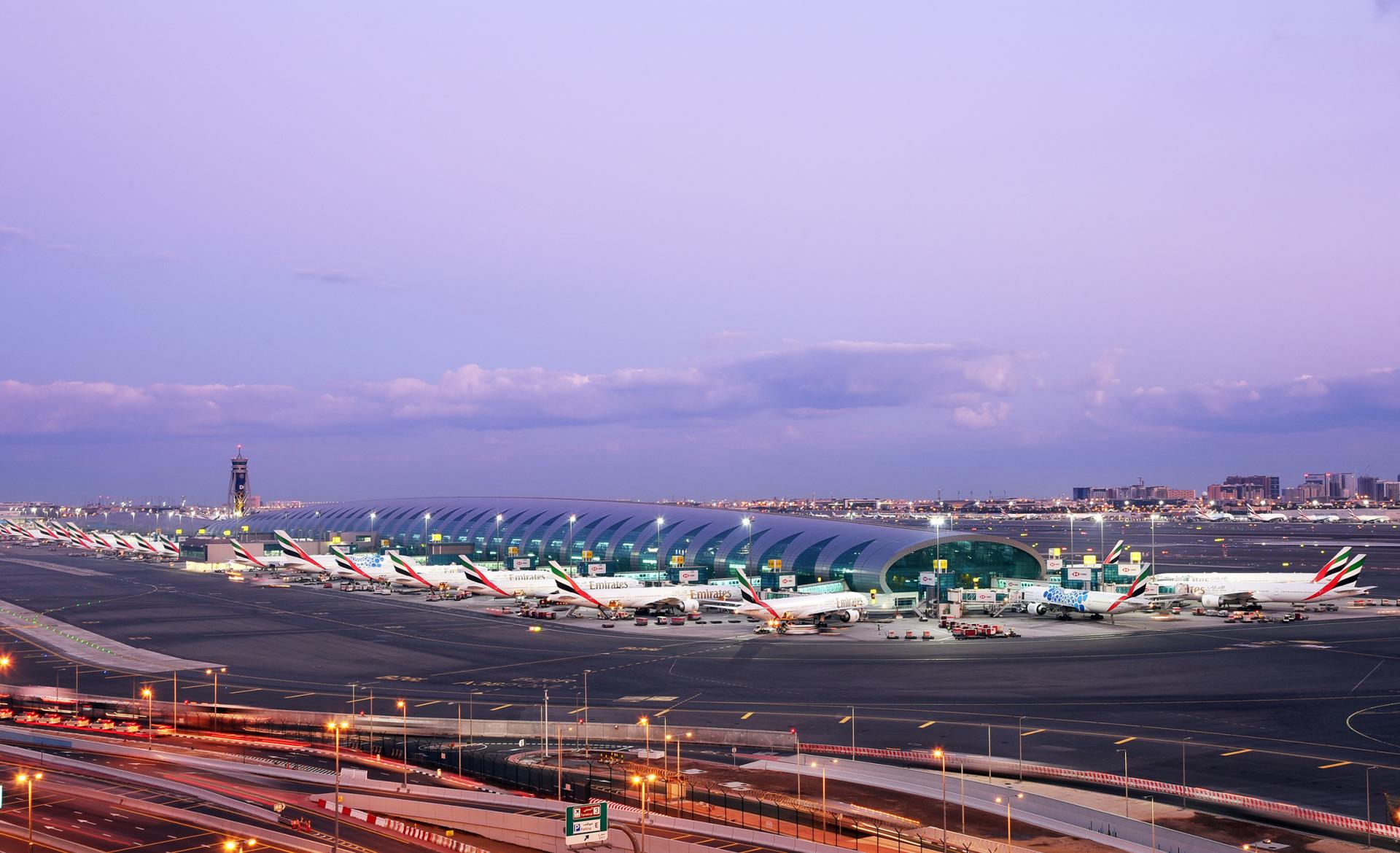 Immagine di sfondo della pagina Gruppo Emirates, 32 anni di profitti